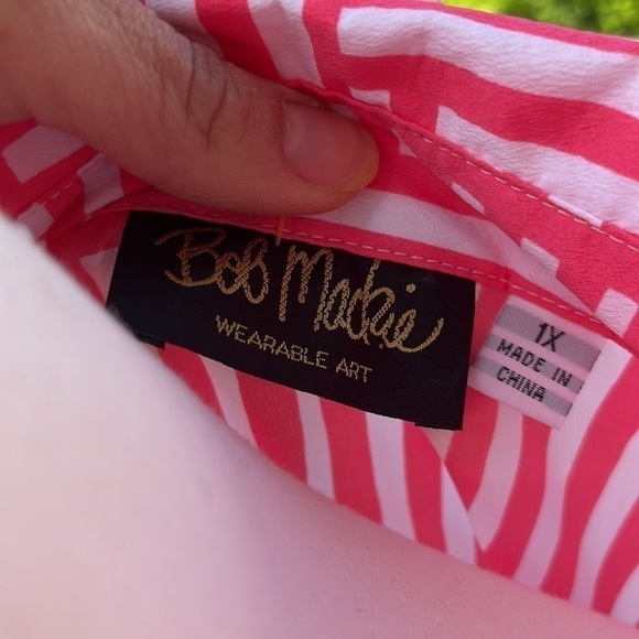 Bob Mackie Pink White Geo Print Button Up Shirt size 1X or XL blouse top NWOT - Picture 7 of 11